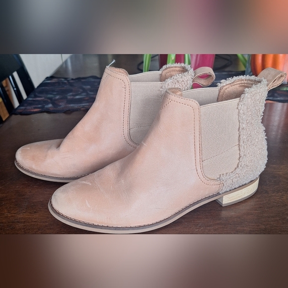 Toms Shoes - Toms size 8 tan ankle boots
